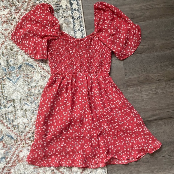 Abercrombie & Fitch Red and White Floral Chiffon Flutter Short Sleeve Mini Dress - Picture 2 of 5